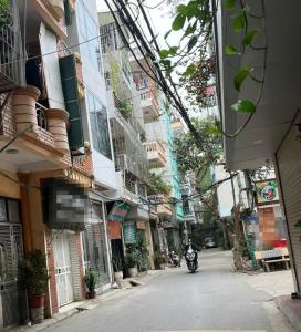 ĐỨC THẮNG-ĐÔNG NGẠC -MẶT PHỐ, Ô TÔ TRÁNH - KINH DOANH - 2 THOÁNG– FULL NỘI THẤT